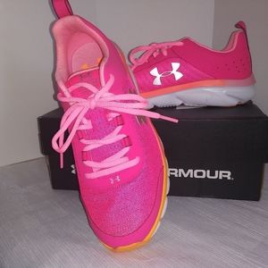 New With Box Under Armor Girls Athletic Shoe